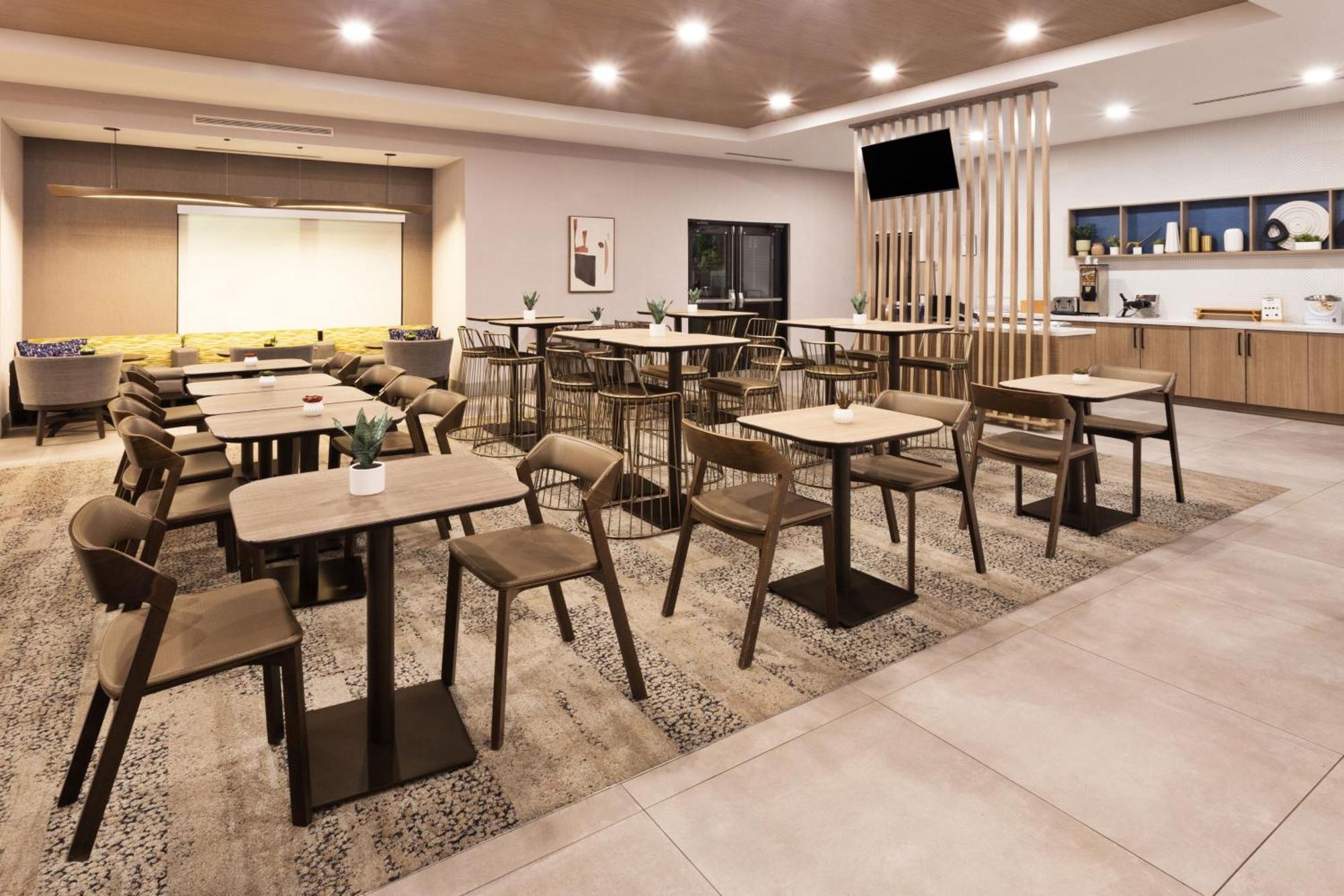Springhill Suites Birmingham Colonnade Exteriör bild