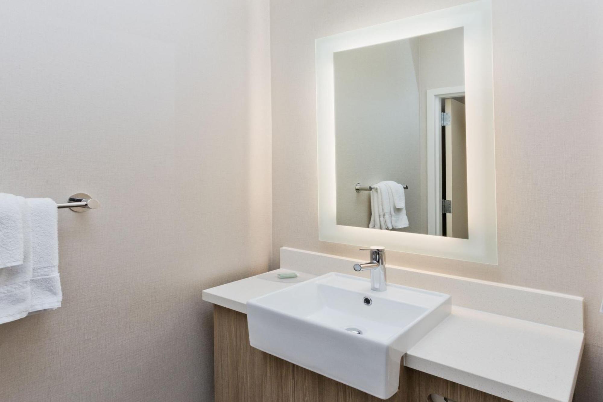 Springhill Suites Birmingham Colonnade Exteriör bild