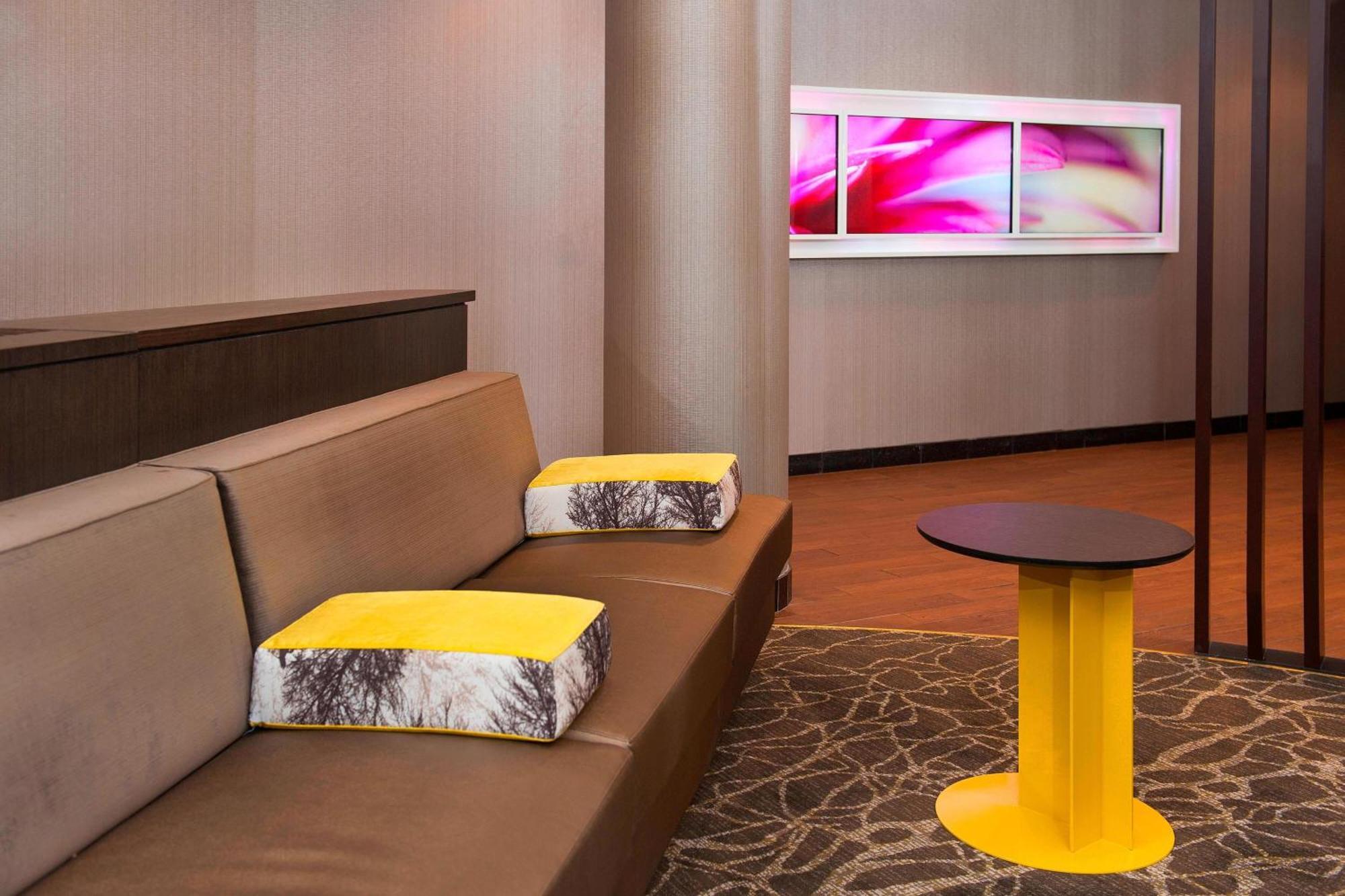 Springhill Suites Birmingham Colonnade Exteriör bild